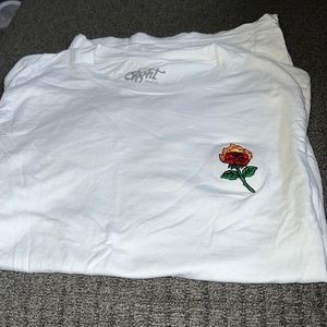 Men’s white t shirt with flower embroidered